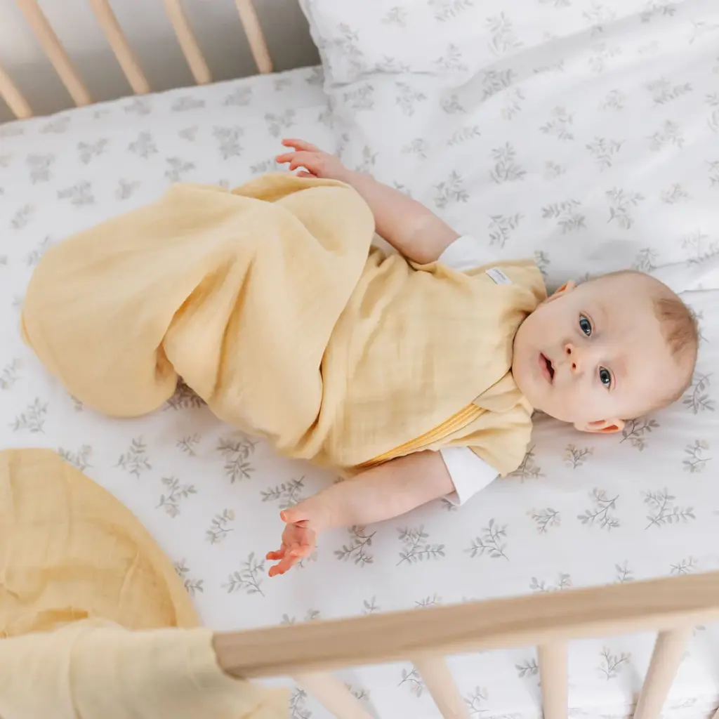 MS606-CI-Perlimpinpin-Muslin-Sleep-Bag-Sac-de-Nuit-Mousseline-Lemons-Citrons-Lifestyle1_1100x.webp