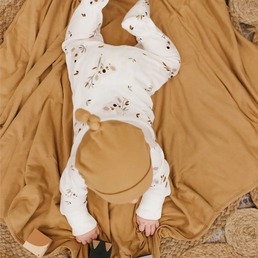BB612-Perlimpinpin-Solid-Bamboo-Hats-Bonnet-Bambou-Uni-Honey_Lifestyle1_1024x1024@2x.webp