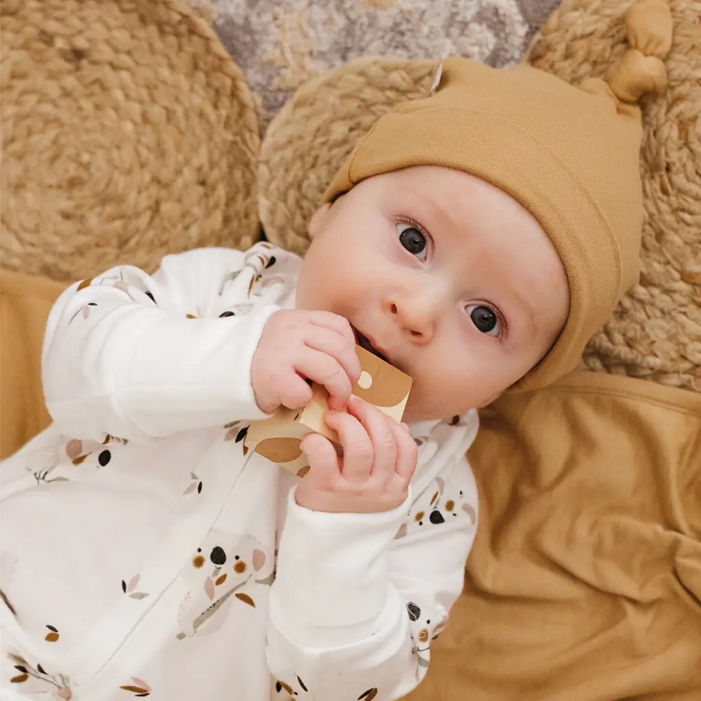 BB612-Perlimpinpin-Solid-Bamboo-Hats-Bonnet-Bambou-Uni-Honey_Lifestyle2_1024x1024@2x.webp
