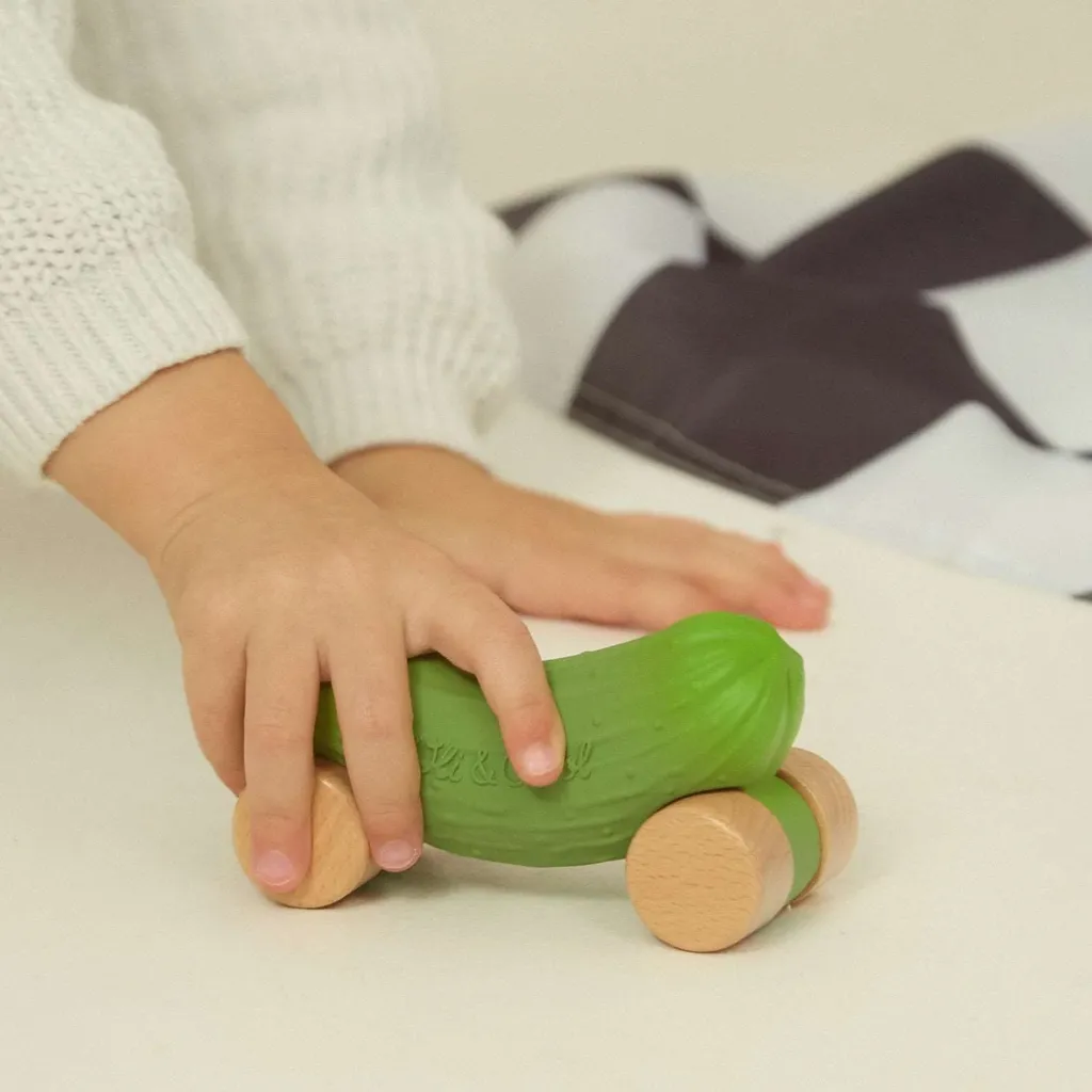 pepino-the-cucumber-green-car_5_a6820b31-f08c-427f-b35a-29f0021474bf.webp