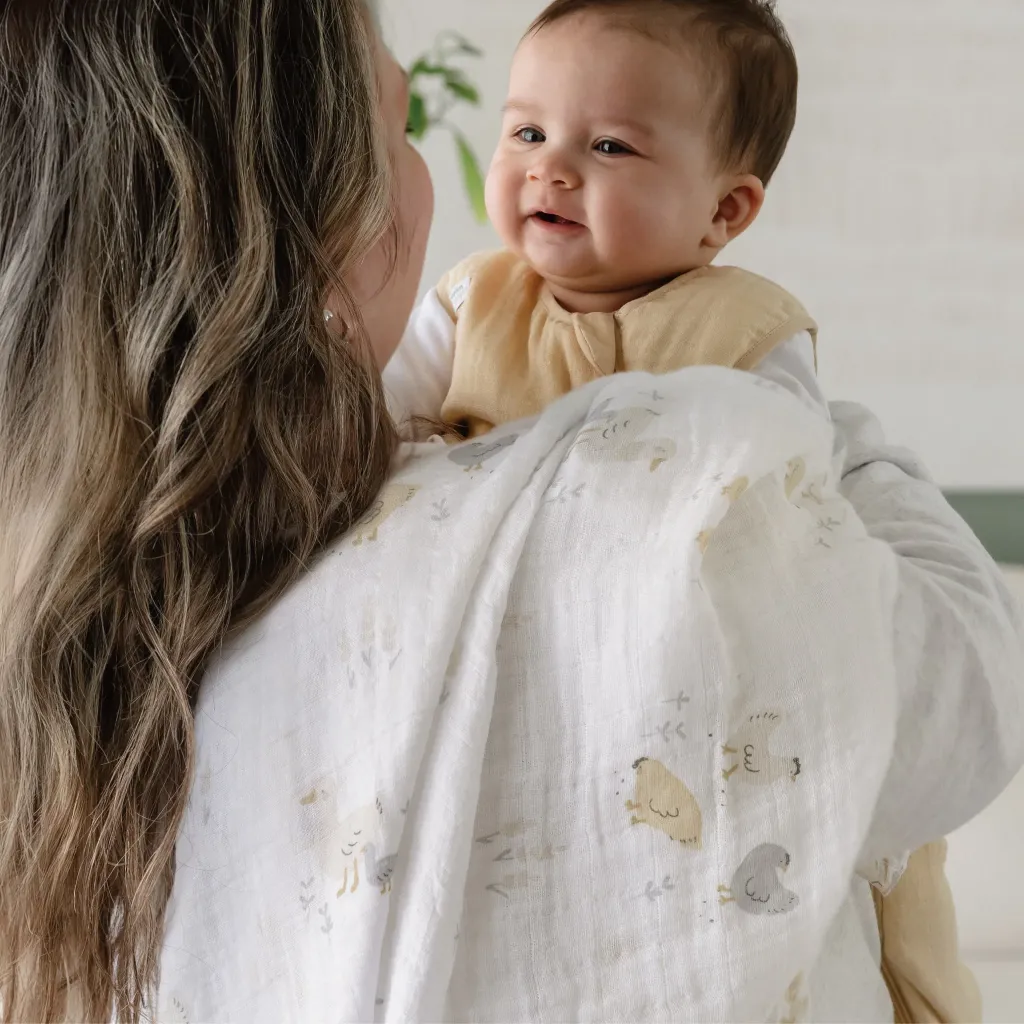 MS35BB-PO-Perlimpinpin-Printed-Muslin-Swaddle-Doudou-Mousseline-Imprime-Hens-Poules_Lifestyle1_1024x1024@2x.webp