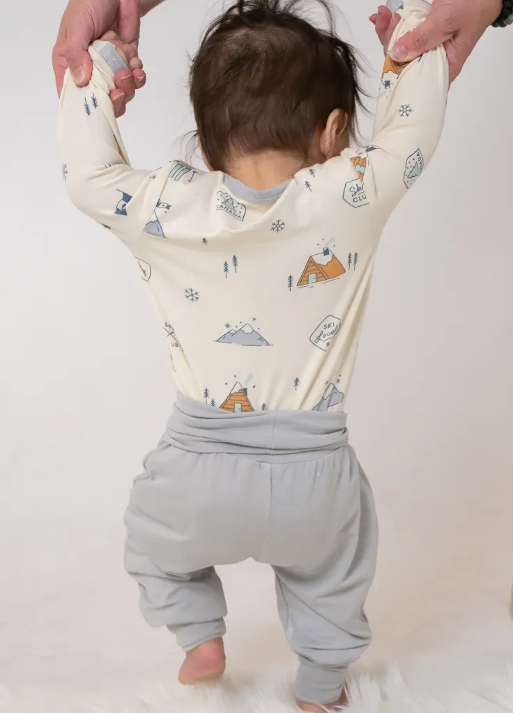 WF4666_Onesie_Pants_Ski_Club3 (1).webp